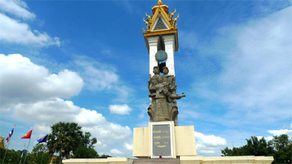 Hai lần thăm tượng đài Quân tình nguyện Việt Nam ở Cam-pu-chia
