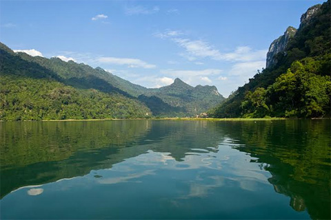 Ngỡ ngàng cảnh đẹp hồ Ba Bể