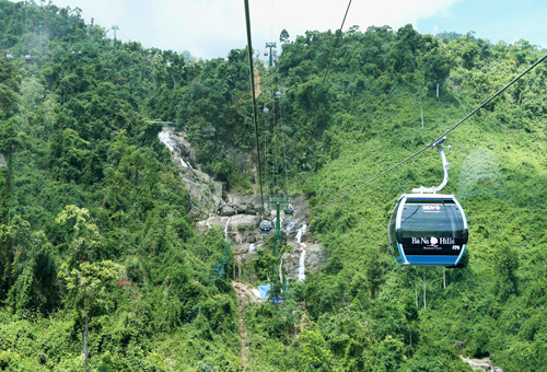 Bà Nà Hills trong sương