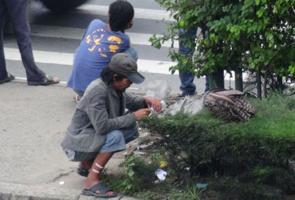 Tháo gỡ thủ tục để đưa người nghiện đi cai nghiện tập trung