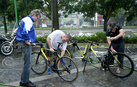 Chuyên nghiệp như đội Lào (LAO CCN TEAM)
