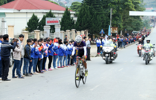 Đua giữa lòng người...