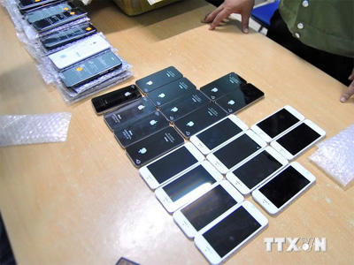 Bắt giữ đối tượng buôn lậu điện thoại qua đường hàng không