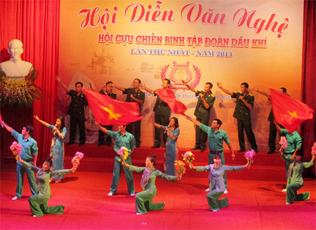 Từ những giếng dầu, người lính hát...