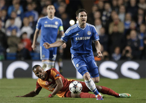 Chelsea thong dong vào tứ kết Champions League