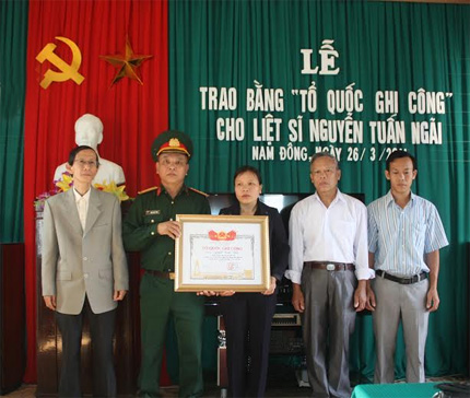 Trao bằng Tổ quốc ghi công cho Liệt sĩ Nguyễn Tuấn Ngãi 