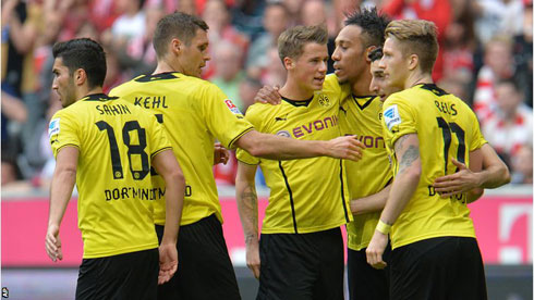 Dortmund đè bẹp Bayern tại Allianz Arena
