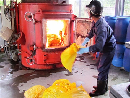 Hà Nội kiểm tra việc xử lý chất thải tại các cơ sở y tế