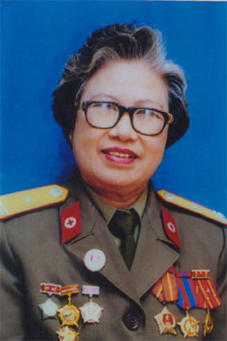 Ăn củ mài, dành gạo nấu cháo cho thương binh