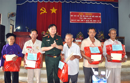 Thượng tướng Ngô Xuân Lịch tiếp xúc cử tri tỉnh Bình Phước