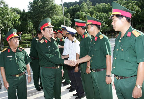 Thượng tướng Nguyễn Thành Cung làm việc tại huyện Phú Quốc (Kiên Giang)
