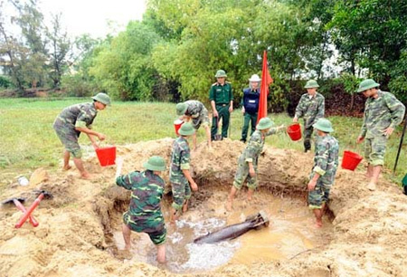 Hỗ trợ đào tạo cán bộ xử lý vật liệu nổ theo tiêu chuẩn quốc tế