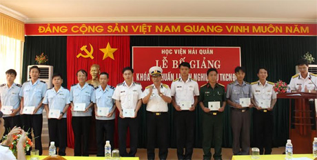 Bế giảng khóa tập huấn nghiệp vụ tìm kiếm cứu nạn trên biển năm 2014