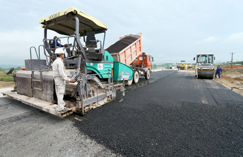 Tăng tốc thi công trên tuyến Quốc lộ 1A