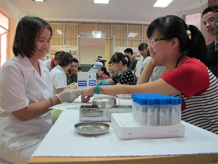Tuổi trẻ Học viện Quân y hiến máu tình nguyện
