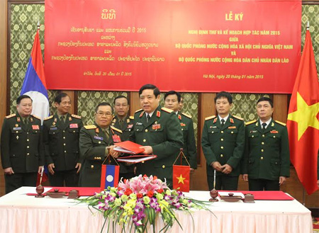 Việt Nam - Lào ký Nghị định thư và Kế hoạch hợp tác quốc phòng năm 2015