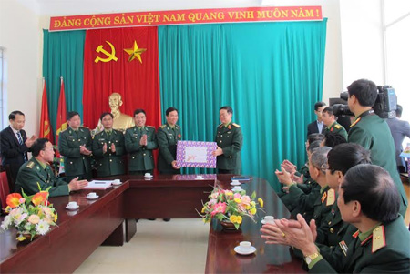 Đoàn công tác của Bộ Quốc phòng thăm và làm việc tại Quân khu 2