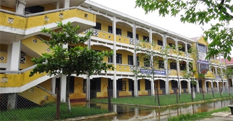 Thừa Thiên - Huế: Sơ tán gần 700 học sinh ra khỏi dãy nhà sụt lún sâu