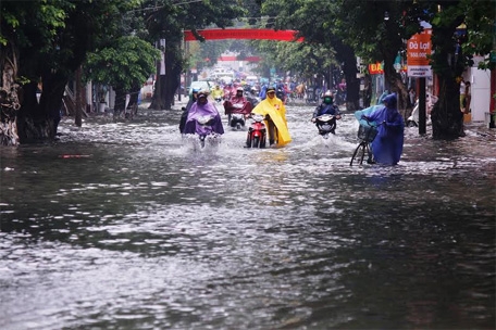 Huế: Nhiều điểm ngập sâu đến nửa mét
