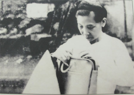 Bài 1: Đinh Thị Vân - Nữ anh hùng “uy vũ bất năng khuất”