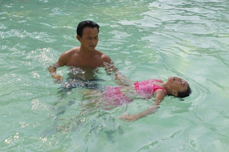 Nặng tình với con trẻ