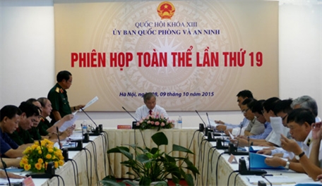 Thẩm tra dự án Luật Quân nhân chuyên nghiệp và công nhân, viên chức quốc phòng