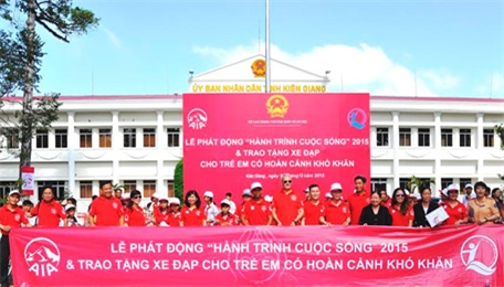 Trao tặng 1.800 xe đạp cho trẻ em có hoàn cảnh khó khăn