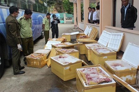 Bắt giữ gần 1,2 tấn thịt động vật không rõ nguồn gốc