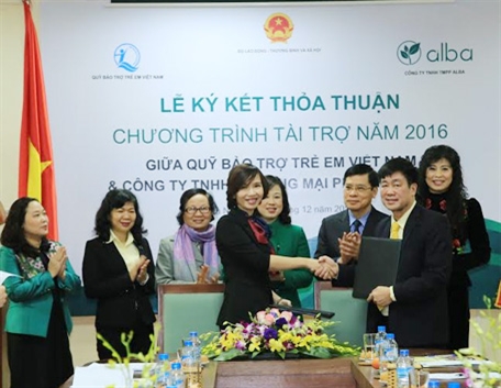 Tài trợ 1,1 tỷ đồng cho trẻ em thông qua Quỹ BTTEVN