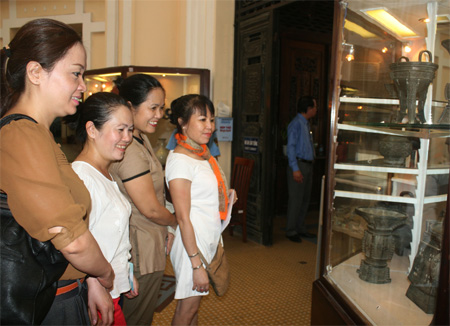 Trưng bày “Cổ vật sưu tầm 40 năm”