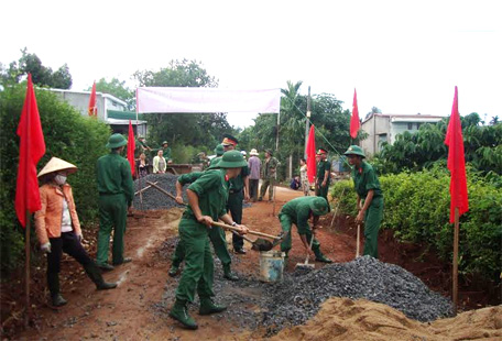 Tình quân-dân ở Hòa Xuân