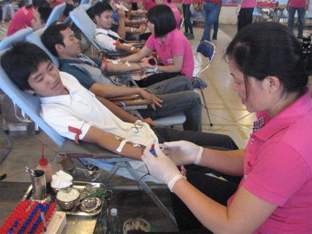 “Sống là cho đâu chỉ nhận riêng mình”