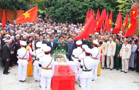 Quê hương đón anh về