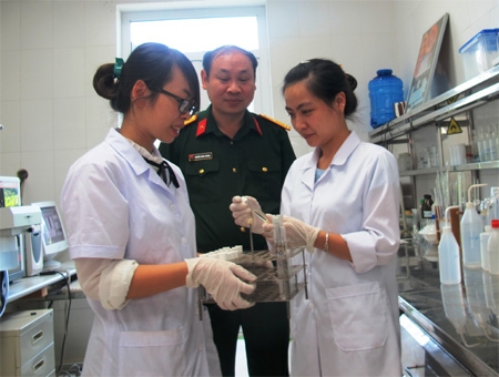 Hướng phong trào thi đua vào thực hiện nhiệm vụ chính trị