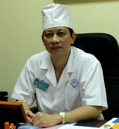 Hết lòng cứu người, tận tâm nghiên cứu