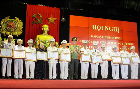 Chủ tịch nước Trương Tấn Sang dự gặp mặt và biểu dương người có công trong lực lượng công an