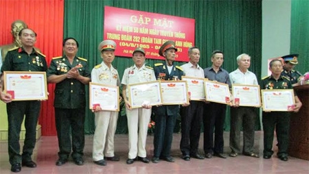 Gặp mặt truyền thống Trung đoàn Tên lửa 282