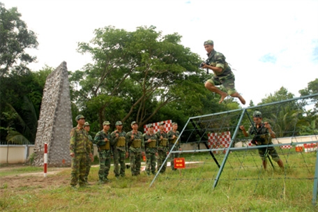 Nâng cao sức mạnh tổng hợp, xây dựng nền quốc phòng toàn dân vững mạnh