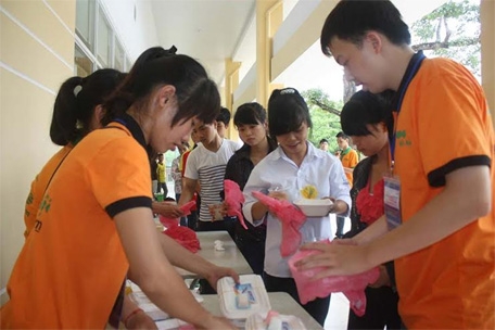 Những tấm lòng vàng giảm nóng mùa thi