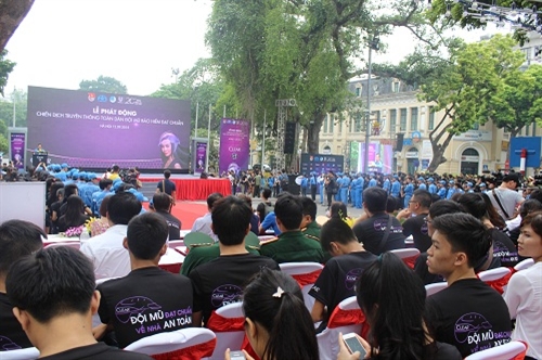 Phát động Chiến dịch truyền thông toàn dân đội mũ bảo hiểm đạt chuẩn năm 2015