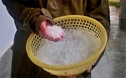 Mưa đá xuất hiện ở An Giang