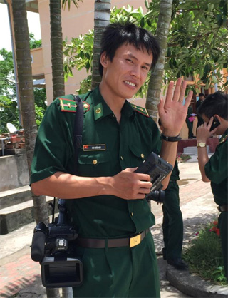 Biết đỡ đẻ nhờ... làm báo