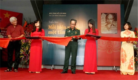 Khai mạc triển lãm “Mỗi hiện vật, một tấm lòng với Bác”