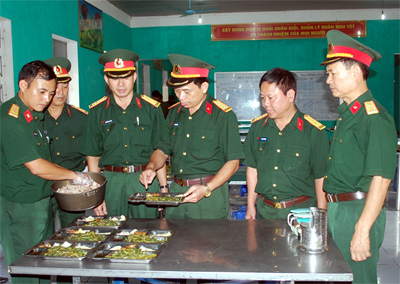 Từ ngày 1-1-2013: Mức tiền ăn cơ bản bộ binh là 43.000 đồng/ngày 