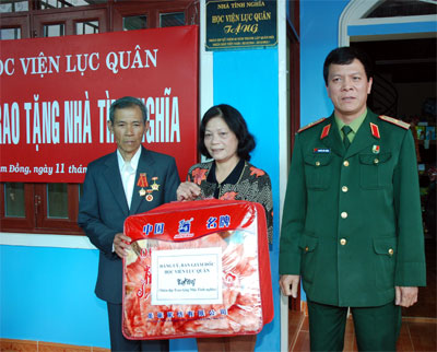 Học viện Lục quân: Trao nhà tình nghĩa tặng gia đình cựu chiến binh