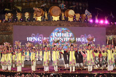 Thương nhau rồi, xin nhớ Huế người ơi!