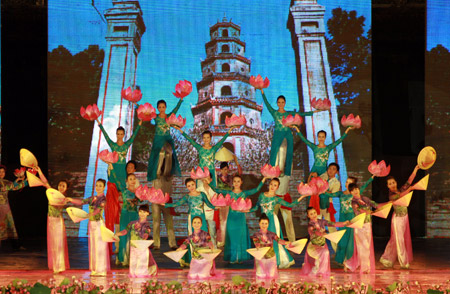 Festival Huế 2012: Phút lắng lòng nhìn lại