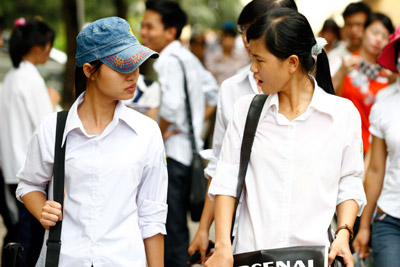 Gần 1 triệu thí sinh bước vào kỳ thi tốt nghiệp