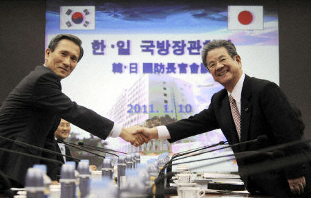Nhật - Hàn lần đầu tiên hợp tác quân sự sau gần 70 năm