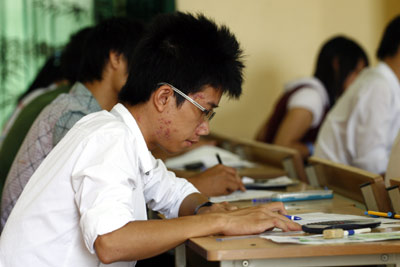 Hơn 700.000 thí sinh dự thi môn đầu tiên